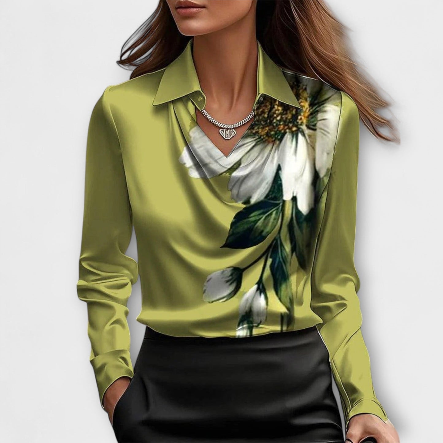 Alma™ | Glansig Blus med Eleganta Volanger
