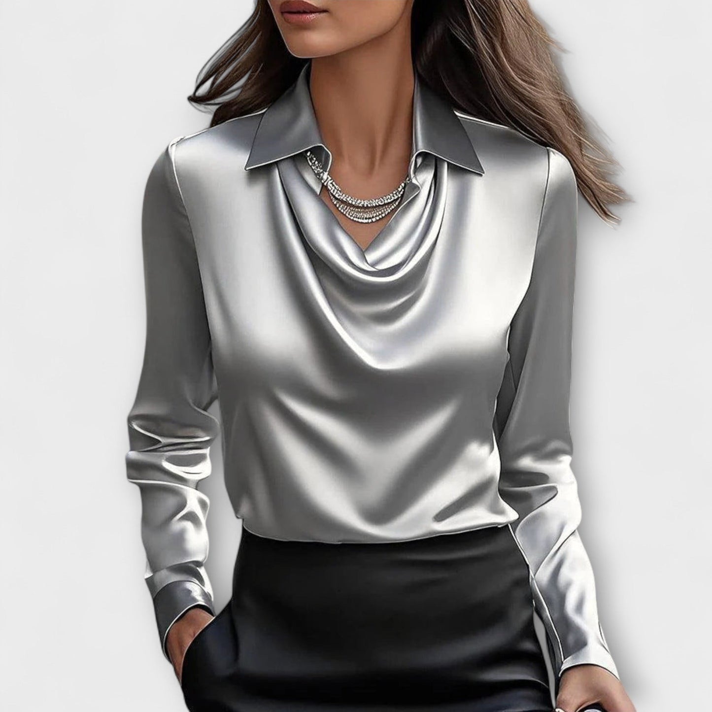 Alma™ | Glansig Blus med Eleganta Volanger