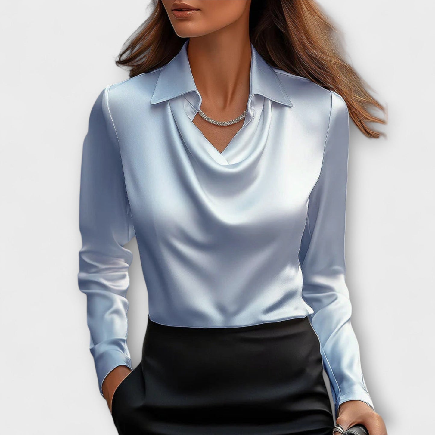Alma™ | Glansig Blus med Eleganta Volanger
